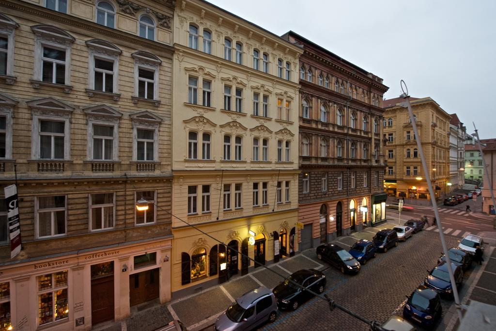 Holec Apartments Prag Rum bild